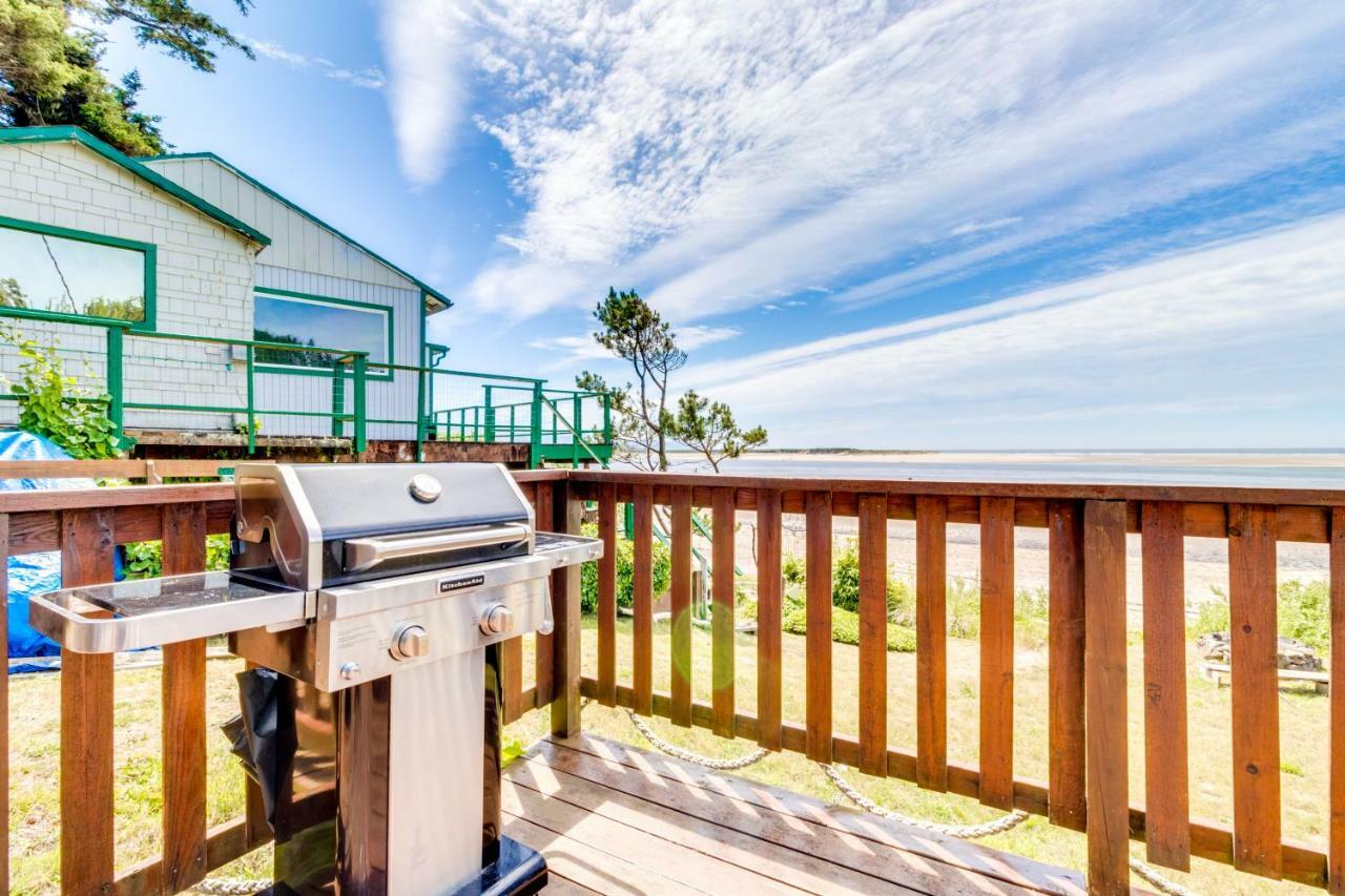 Happy Camp Beachfront Cabin Netarts Exterior photo